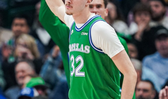 2026世界杯-下一个詹皇真来了？弗拉格脚踝90度扭曲毫发无损 轰27+5献关键球