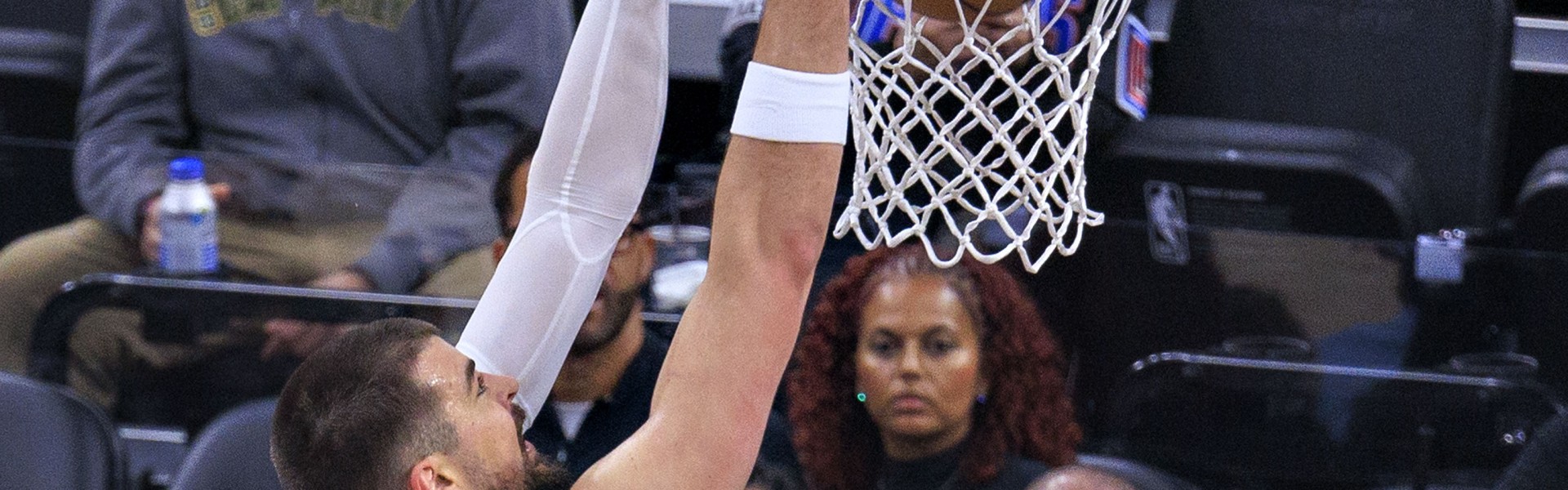 国际足联-快船此前拒绝绿军对祖巴茨报价：安芬尼·西蒙斯+1首轮+1互换