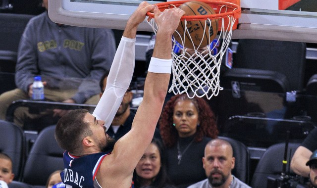 国际足联-快船此前拒绝绿军对祖巴茨报价：安芬尼·西蒙斯+1首轮+1互换