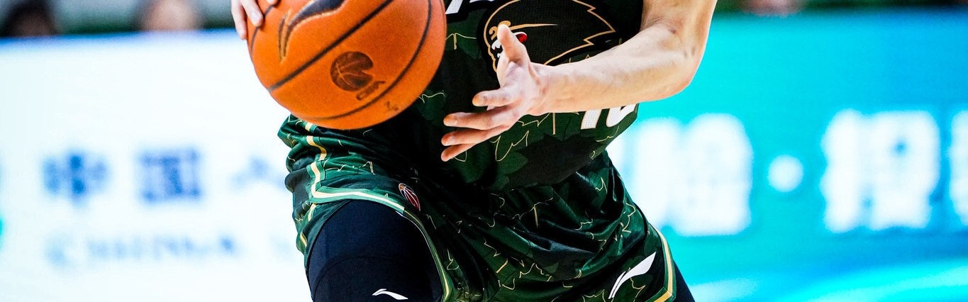 足球赛事-不让打了吗？开局1分钟郭昊文&amp;赵柏清冲突 双双被换下再未上场