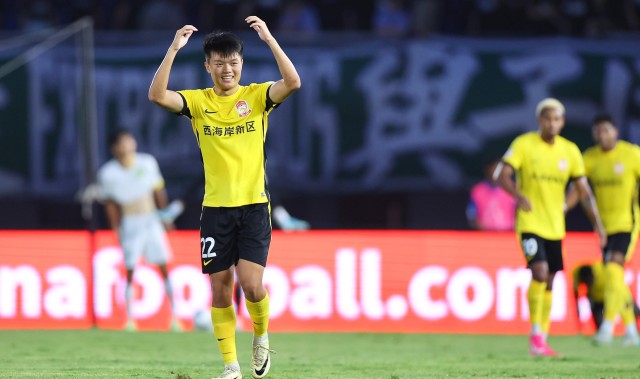 德转：杨希转会上海海港的转会费为143万欧元